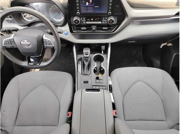 Car image 19