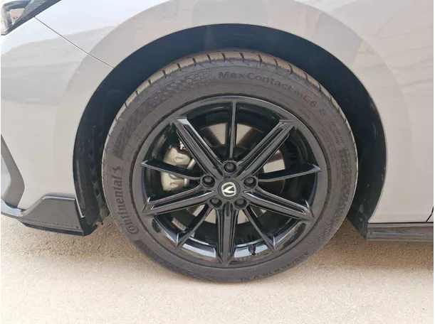 Car image 10