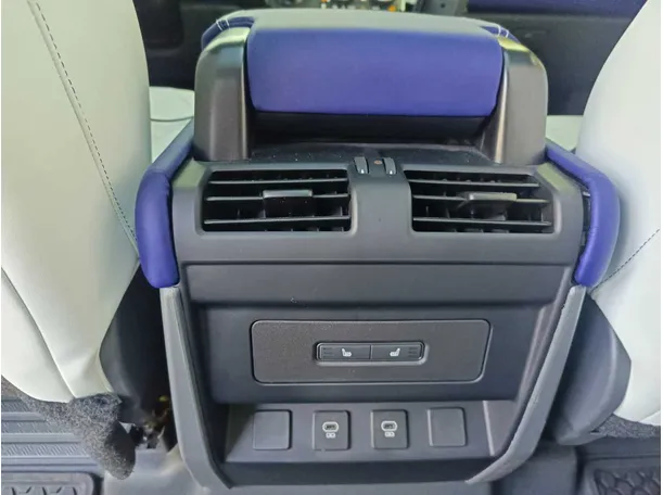 Car image 33