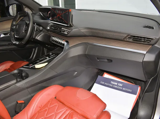 Car image 9
