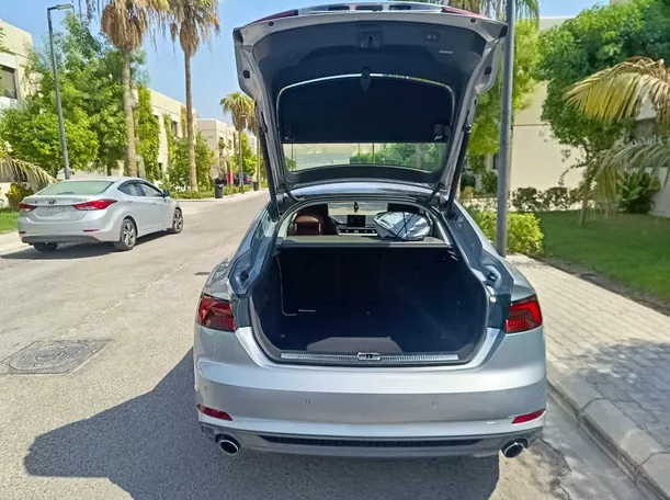 Car image 27