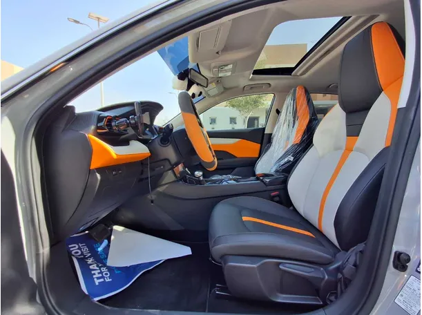 Car image 12