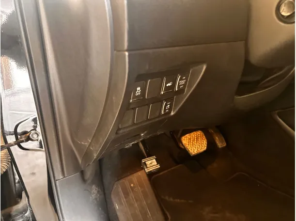 Car image 27