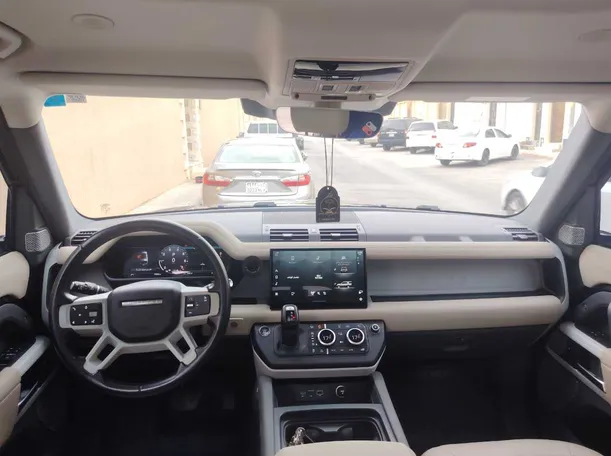 Car image 13