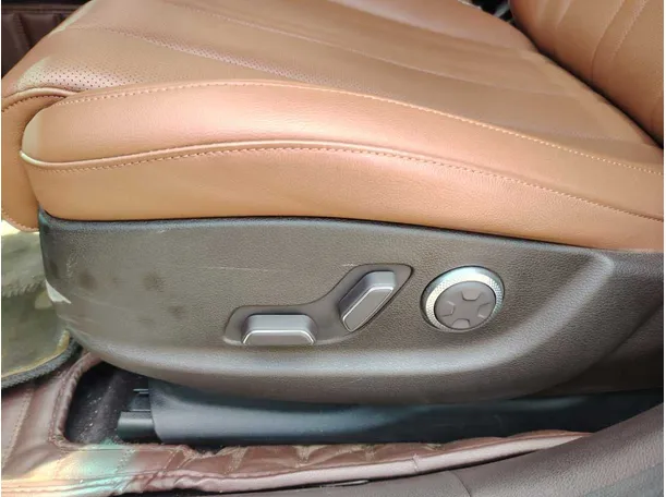 Car image 38