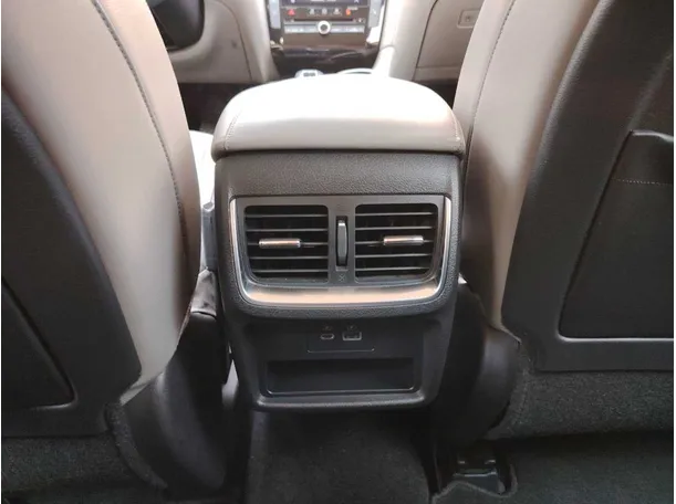 Car image 34