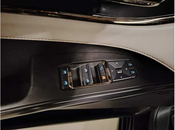 Car image 34