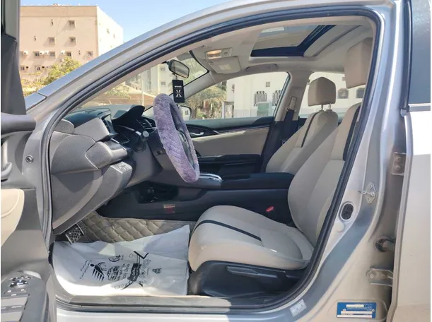 Car image 11