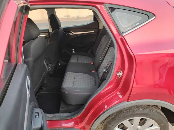 Car image 16