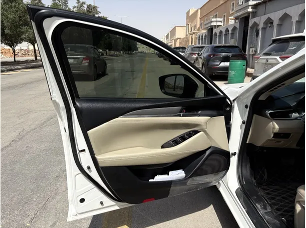 Car image 10