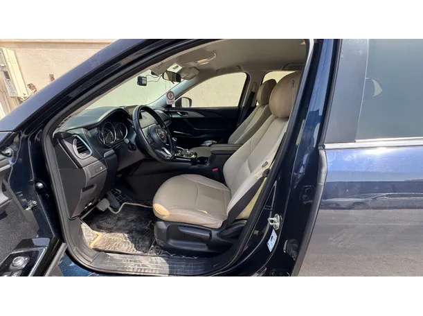 Car image 10