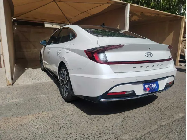 Car image 8