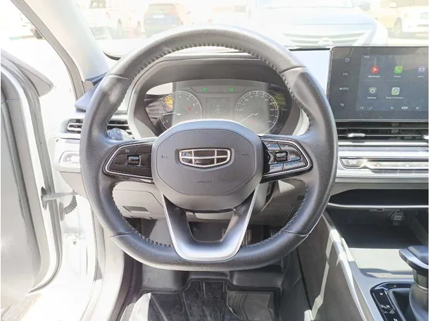 Car image 17