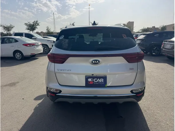 Car image 6