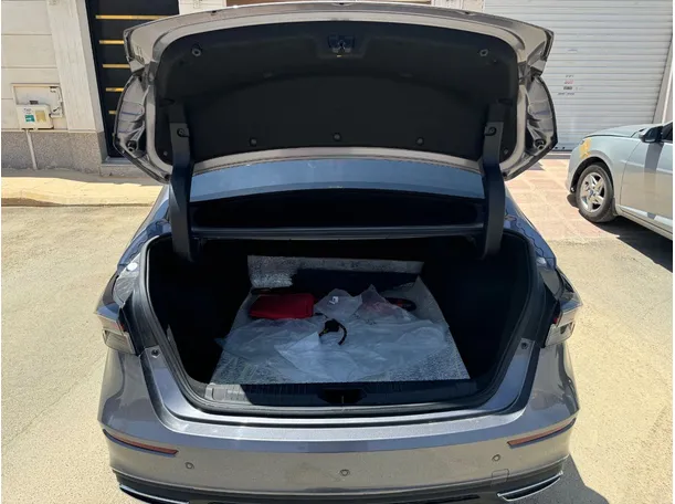 Car image 20
