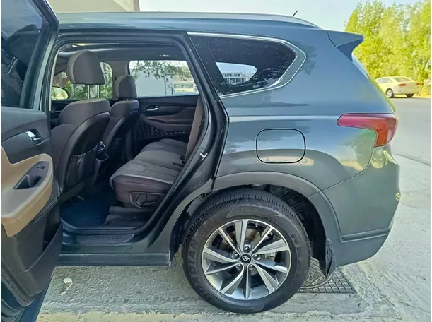 Car image 17