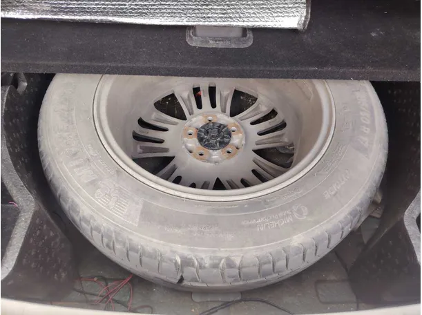 Car image 29