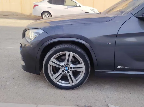 Car image 9
