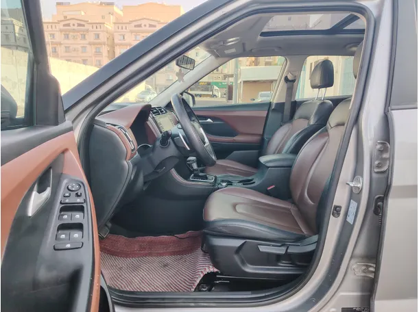 Car image 11