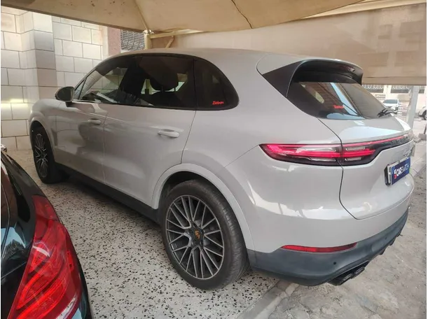 Car image 8