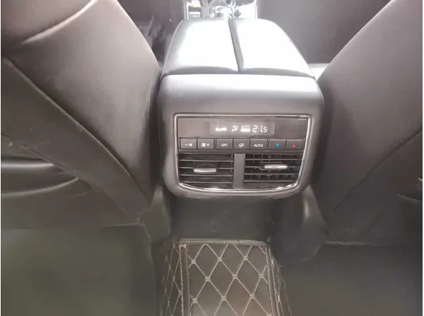 Car image 36