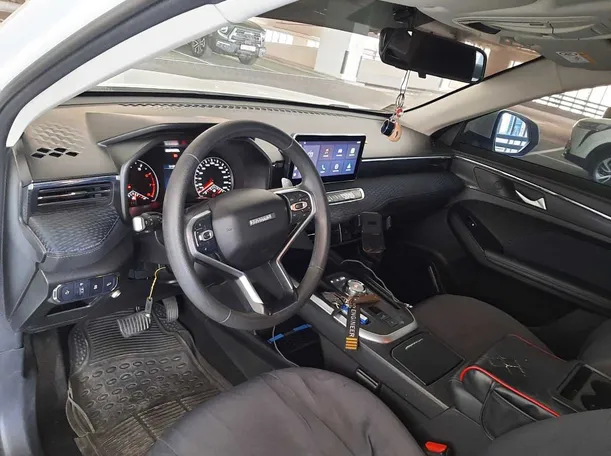 Car image 11