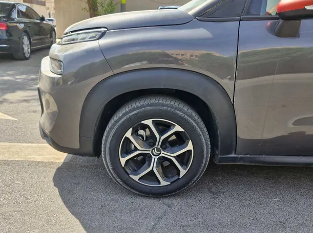 Car image 9