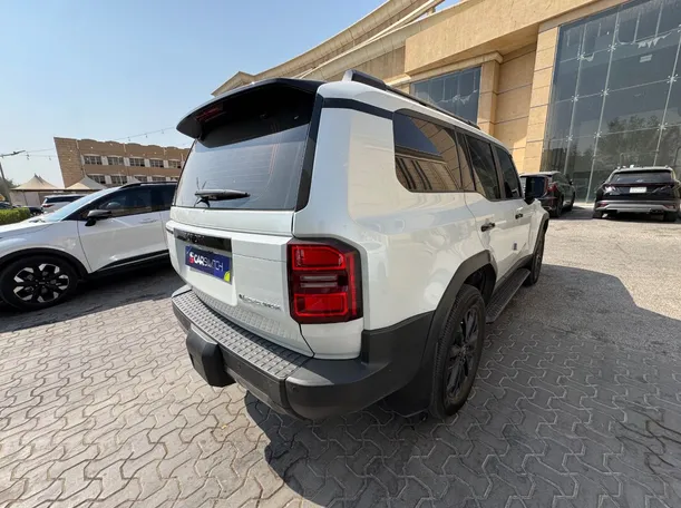 Car image 5