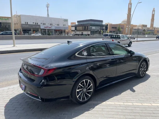 Car image 5