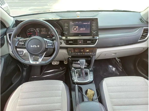 Car image 15