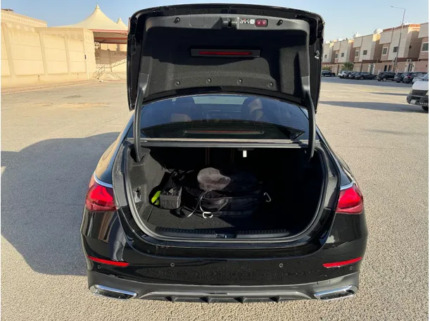Car image 24