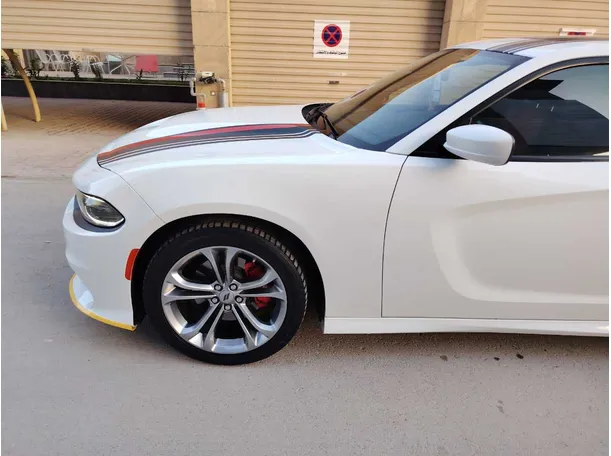 Car image 9