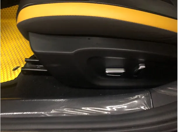 Car image 21