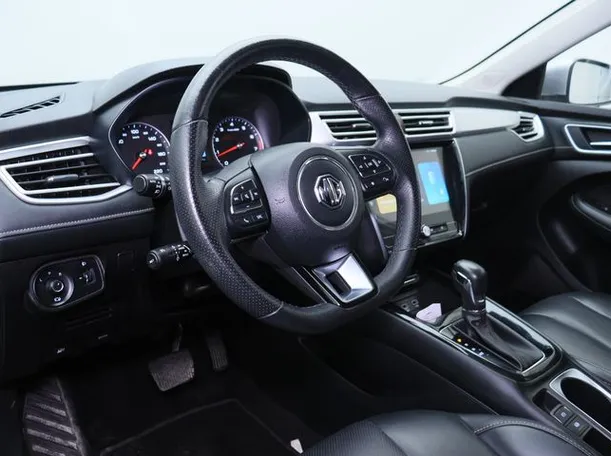 Car image 4