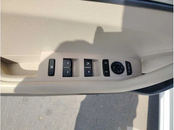 Car image 35