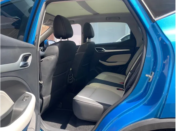 Car image 16