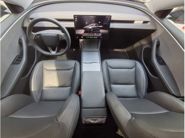 Car image 14