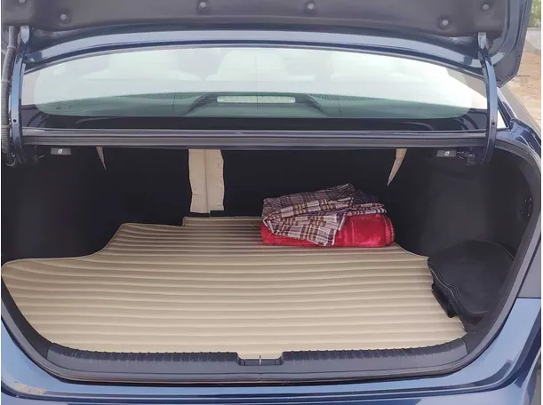 Car image 25