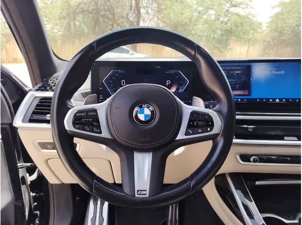 Car image 27