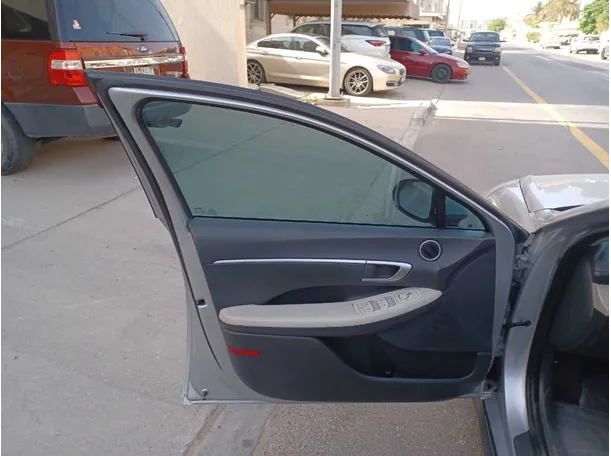 Car image 10