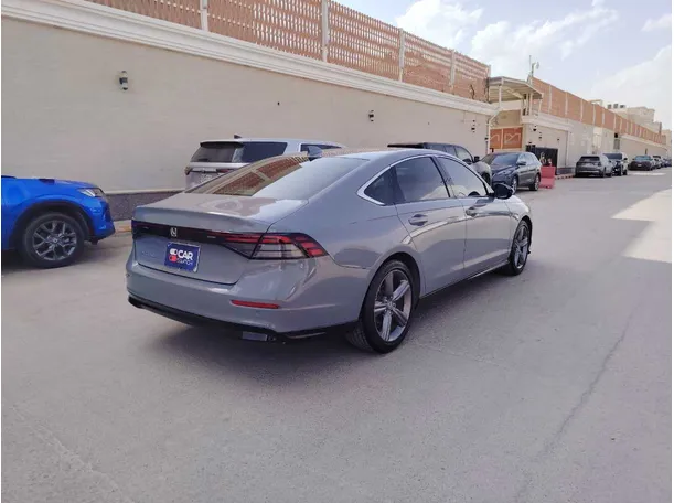 Car image 5
