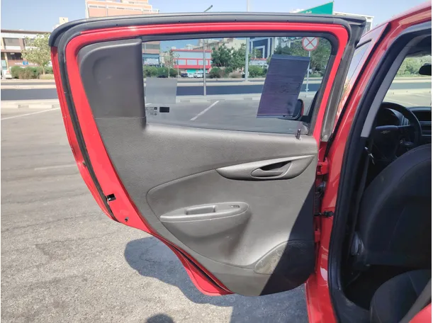 Car image 14