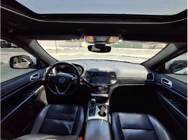 Car image 17