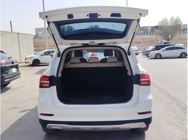 Car image 19