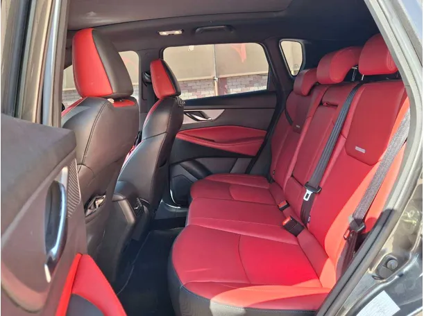 Car image 13