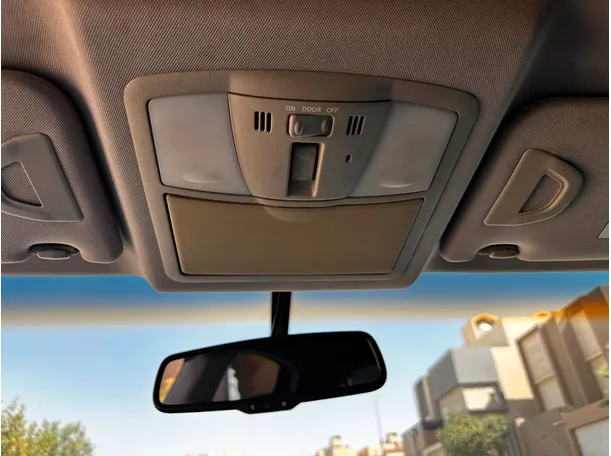 Car image 23