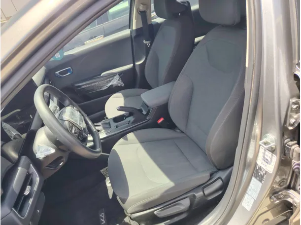 Car image 13