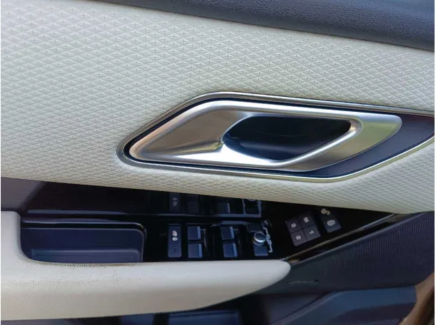 Car image 30