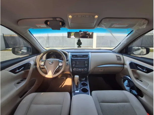 Car image 14