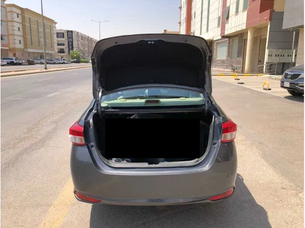 Car image 18